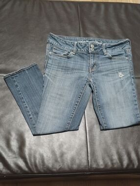American Eagle Distressed Jeans Size 6 Regular Stretch.